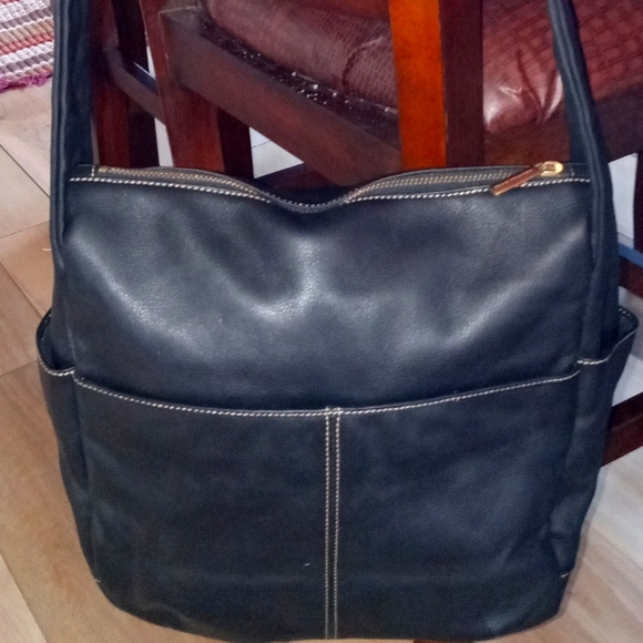 Stone Mountain Accessories Handbags - Stone Mountain black genuine leather shoulder bag/ crossbody